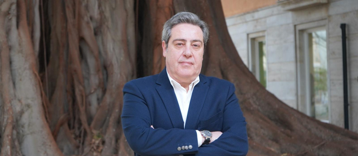 El síndico de Vox en las Cortes Valencianas, José María Llanos, tras su entrevista con El Debate
