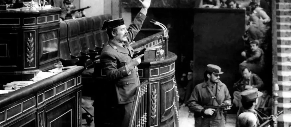 El teniente coronel Tejero irrumpe en el Congreso de los Diputados durante la investidura de Calvo Sotelo