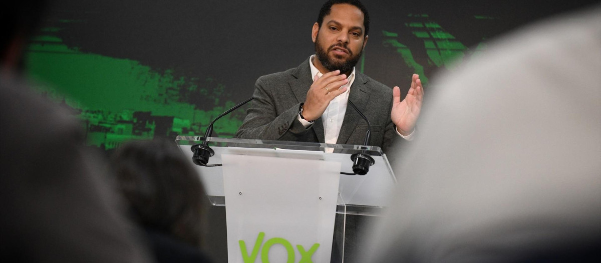 El secretario general de Vox, Ignacio Garriga, durante una rueda de prensa tras el 18-F