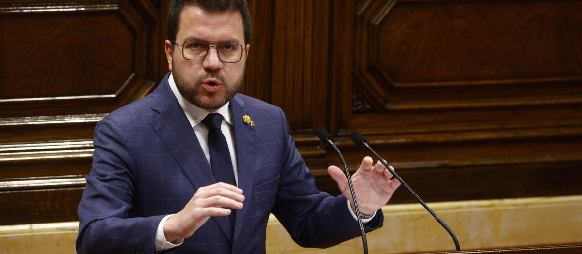 El presidente de la Generalitat, Pere Aragonès, interviene en el pleno del Parlament