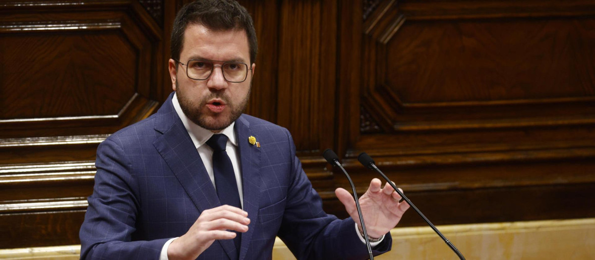 El presidente de la Generalitat, Pere Aragonès, interviene en el pleno del Parlament