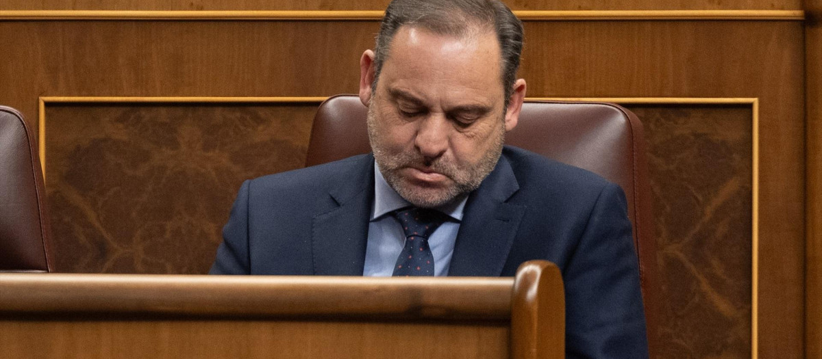 El exministro de Transportes y diputado del PSOE José Luis Ábalos durante una sesión plenaria, en el Congreso de los Diputados
