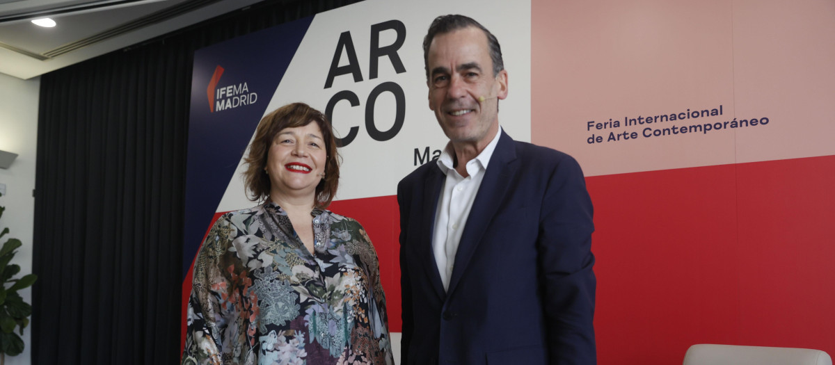 La directora de ARCO, Maribel López, junto al director general de IFEMA, Juan Arrizabalaga