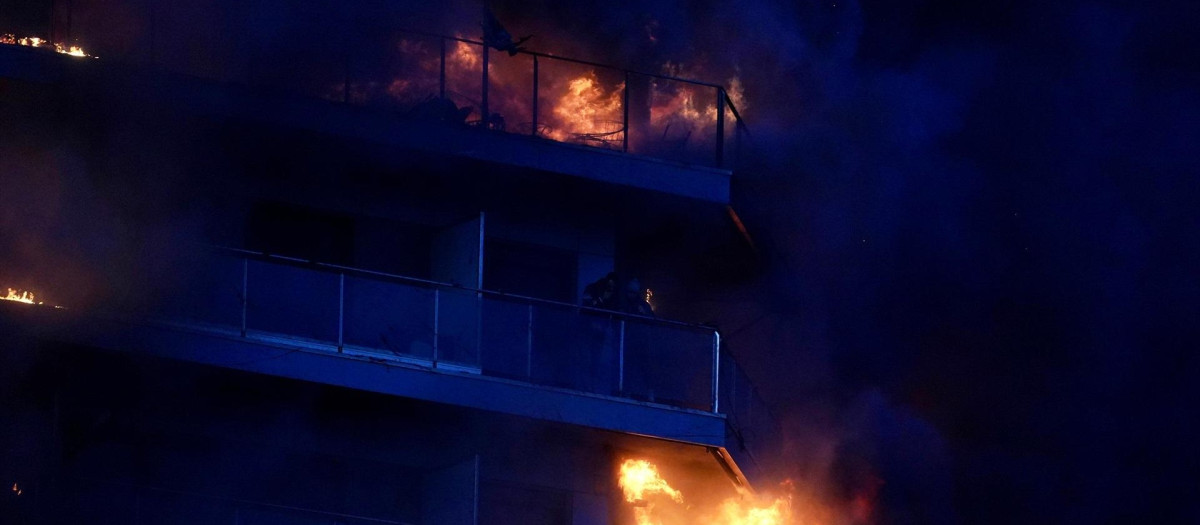 Fachada del edificio que se ha incendiado en Valencia