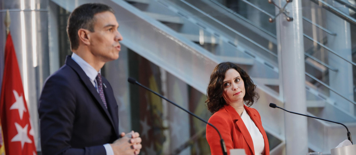 Díaz Ayuso y Pedro Sánchez en una rueda de prensa conjunta