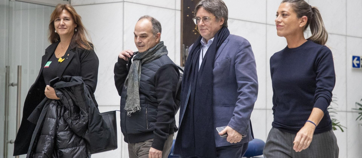 Laura Borràs, Jordi Turull, Carles Puigdemont y Míriam Nogueras