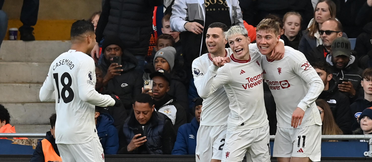 Los jugadores del Manchester United celebran un gol esta temporada ante el Luton Town