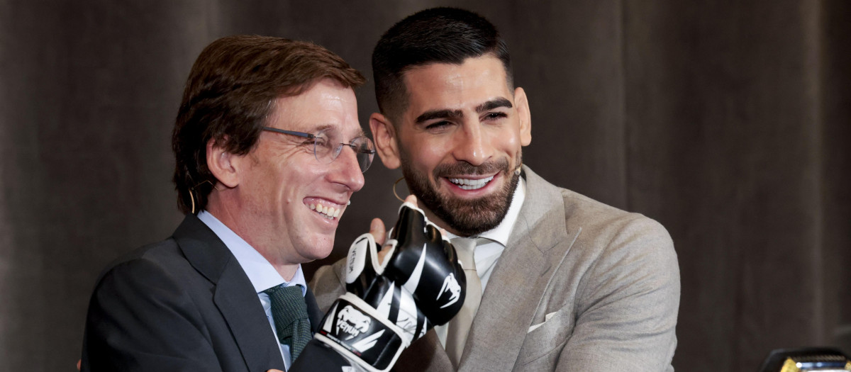 Almeida con Ilia Topuria