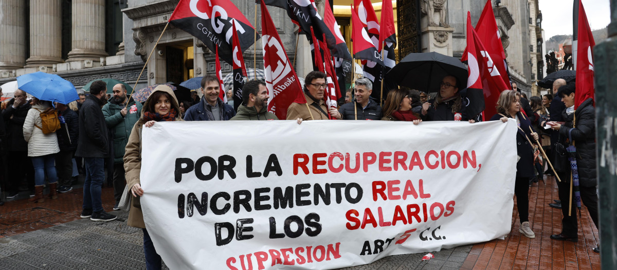 Los sindicatos cifran en más de un 80% el paro en la banca y convocan ...