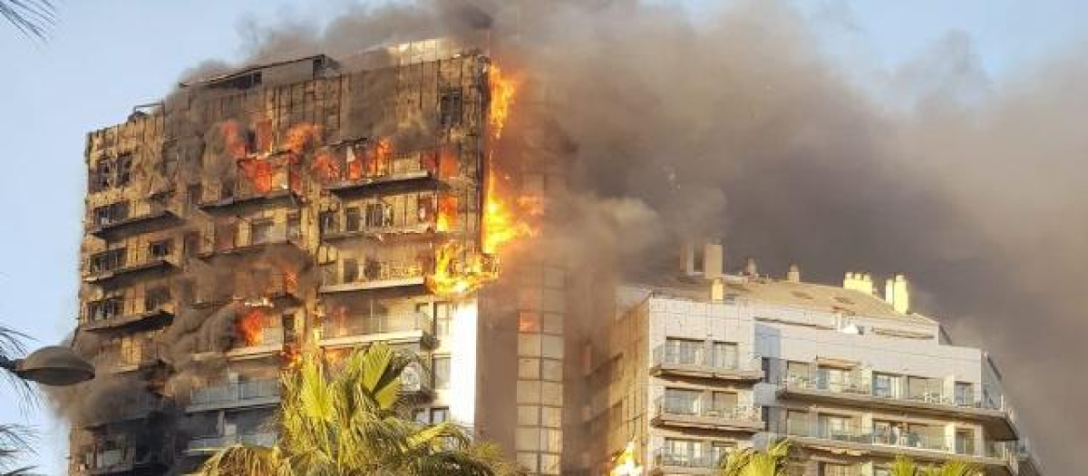 El bloque de viviendas que se incendió en Campanar, Valencia, donde murieron diez personas