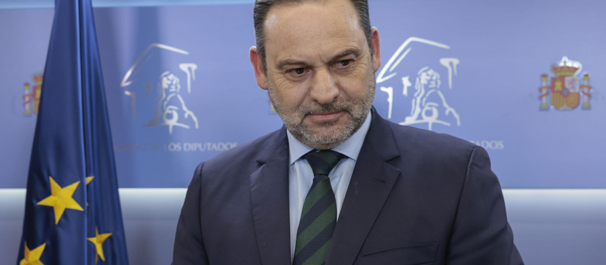 El ex ministro, José Luis Ábalos, comparece ante la prensa para trasladar su salida al Grupo Mixto