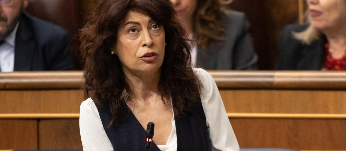 La ministra de Igualdad, Ana Redondo, interviene durante una sesión de control al Gobierno, en el Congreso de los Diputados