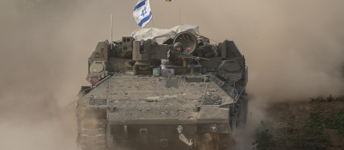 Carro de combate israelí durante la operación militar en Gaza