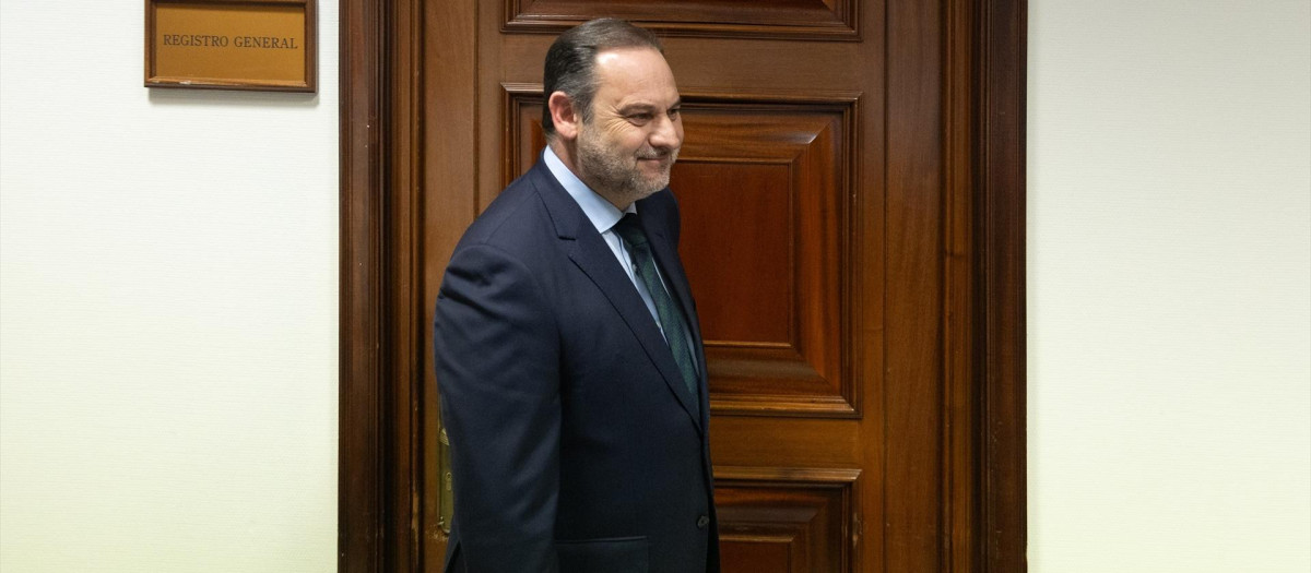 El diputado del PSOE, José Luis Ábalos, dimite como presidente de la Comisión de Interior