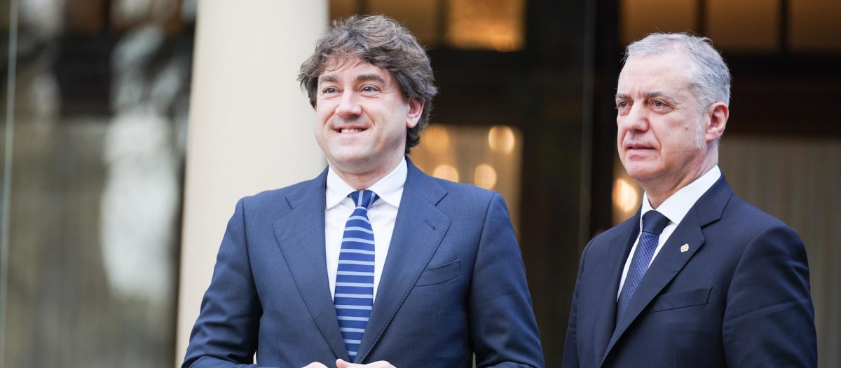 El secretario general del PSE-EE, Eneko Andueza y el lehendakari, Iñigo Urkullu