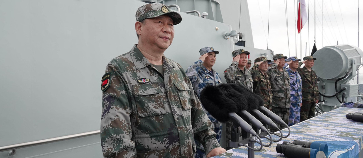 El presidente Xi Jinping durante un desfile naval en 2018