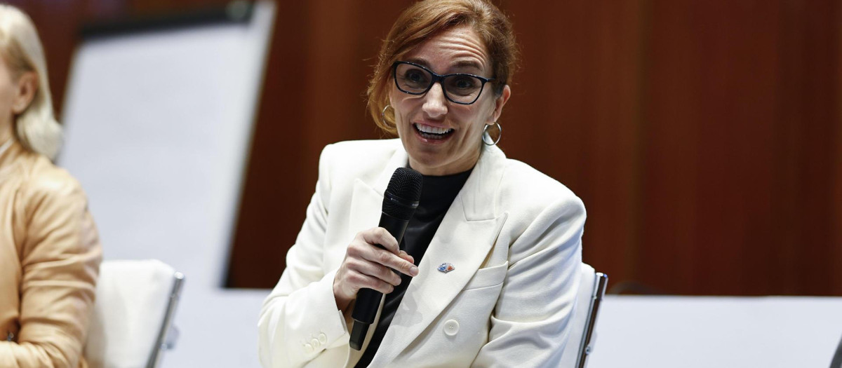 La ministra de Sanidad, Mónica García