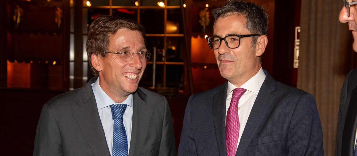 José Luis Martínez-Almeida y Félix Bolaños durante la entrega del premio de Madrileño del Año 2023 en el Teatro Real, a 2 de octubre de 2023, en Madrid (España)
GENTE;PREMIOS
José Oliva / Europa Press
(Foto de ARCHIVO)
02/10/2023