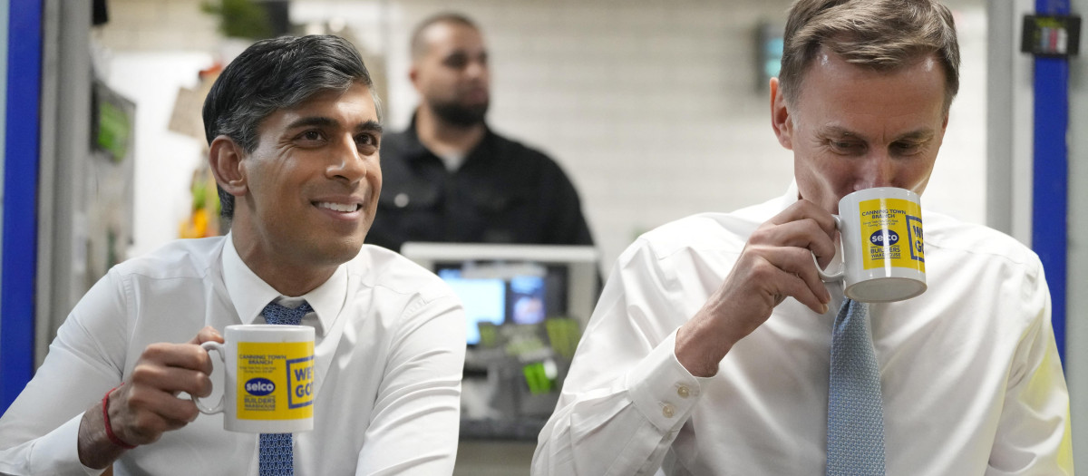 El primer ministro de Gran Bretaña, Rishi Sunak, y el Ministro de Finanzas de Gran Bretaña, Jeremy Hunt