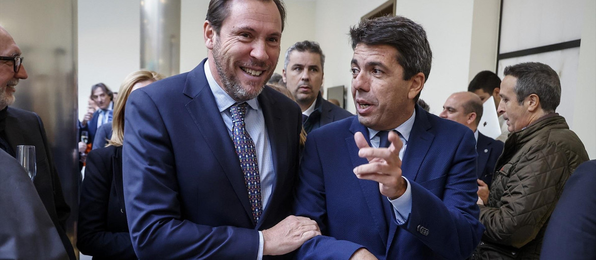 El presidente de la Generalitat Valenciana y el ministro de Transportes, tras una visita al Puerto de Valencia