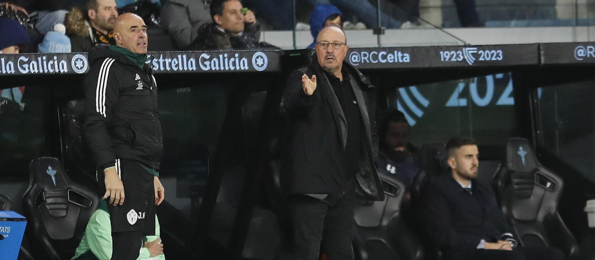 Rafa Benítez da órdenes en un partido del Celta esta temporada