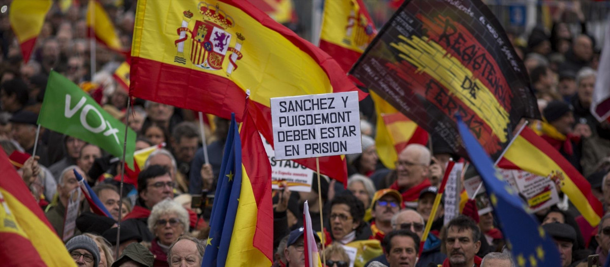 Manifestación contra la amnistía en la plaza de Cibeles