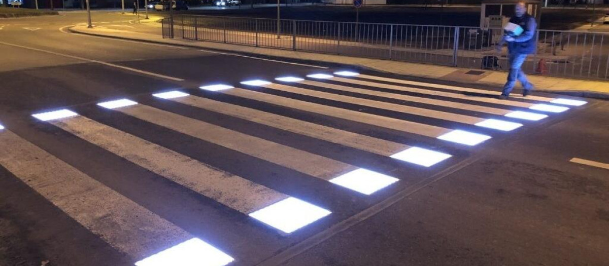 Los pasos de cebra inteligentes se iluminan en los extremos mediante Led