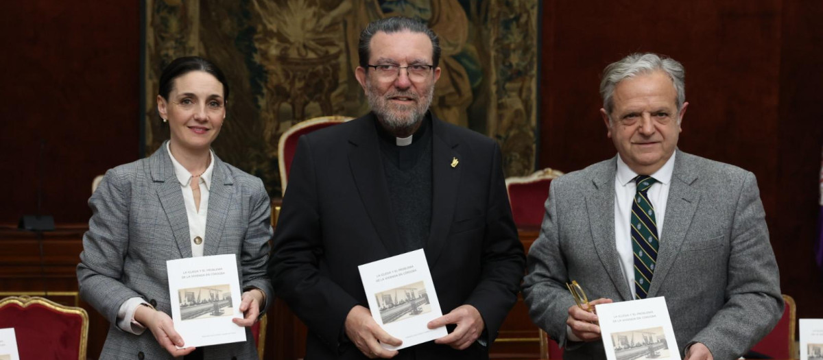 La presentación del libro 'La iglesia y el problema de la vivienda en Córdoba', en imágenes