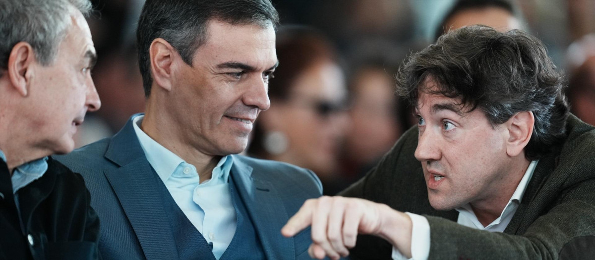 El presidente del Gobierno y secretario general del PSOE, Pedro Sánchez, y el secretario general del PSE-EE y candidato a Lehendakari, Eneko Andueza