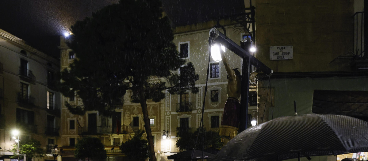 Procesión del Cristo de la Sangre por el Raval de Barcelona