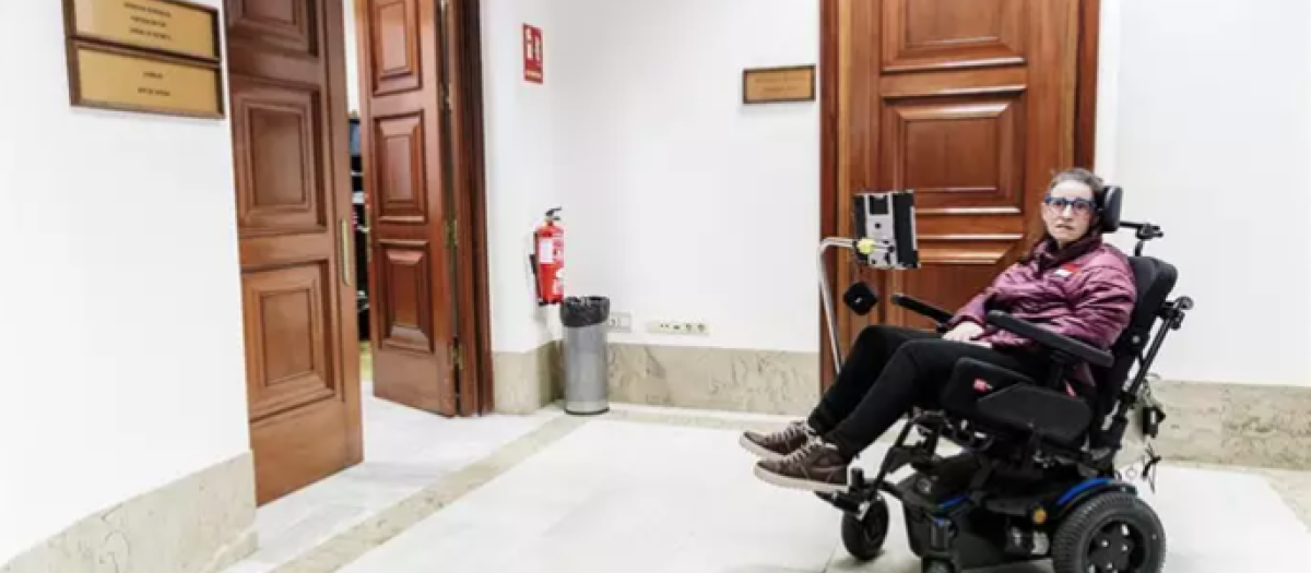 Una persona afectada de ELA pide en el Congreso la tramitación de la ley de apoyo a este colectivo