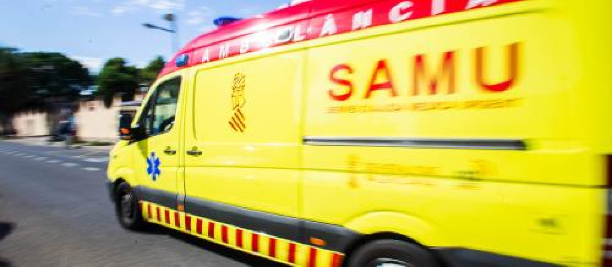 Una ambulancia SAMU de camino al lugar de los hechos