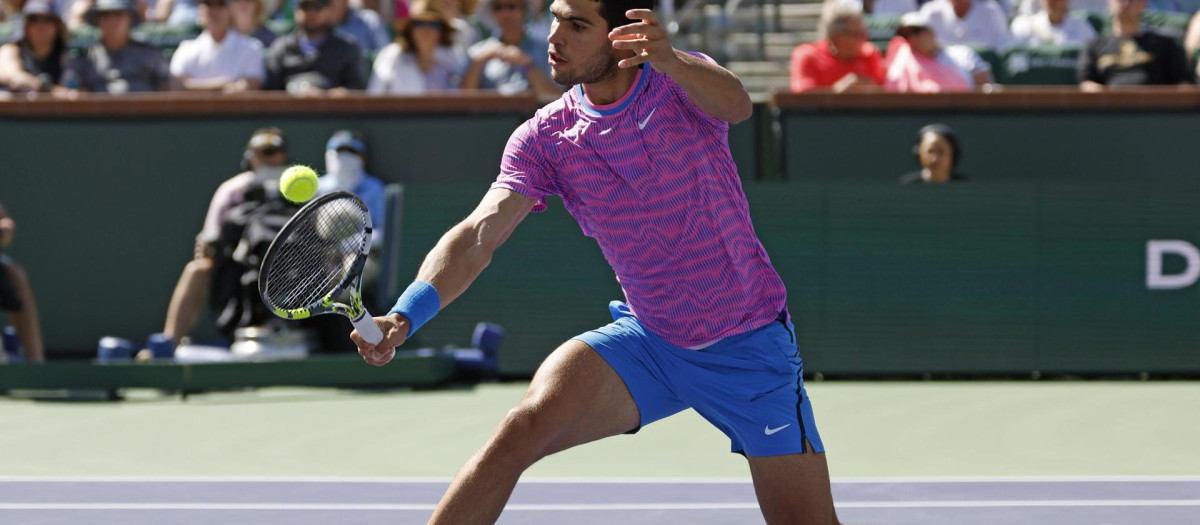 Carlos Alcaraz, durante el partido ante Fábián Marozsan de octavos de final de Indian Wells