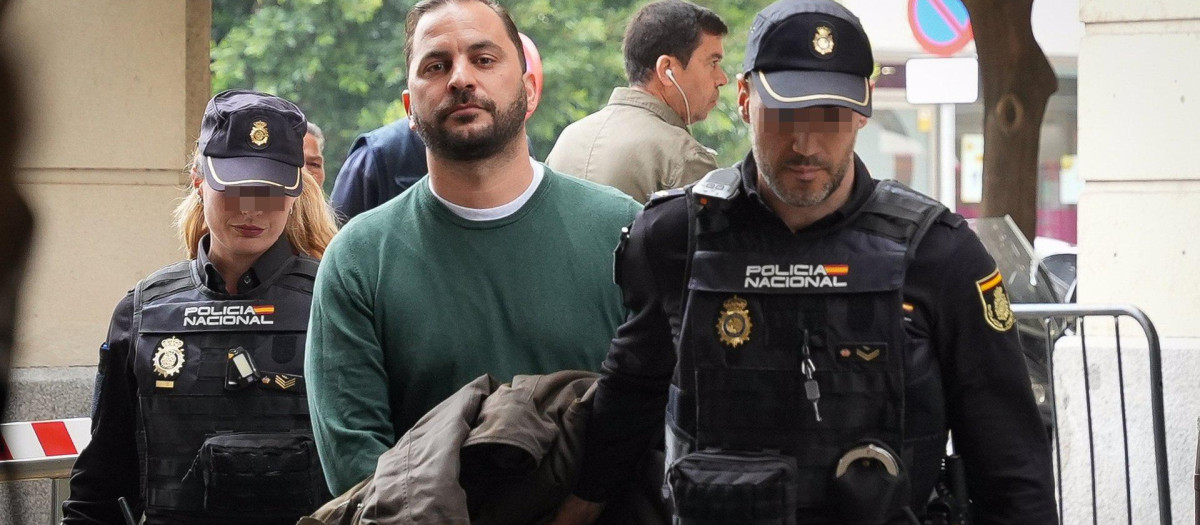 Antonio Tejado, en prisión provisional, a su llegada a los juzgados de Sevilla