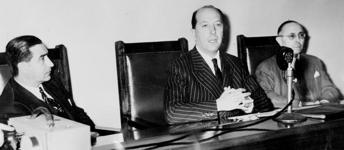 Francisco Javier Conde durante el breve ciclo de conferencias en Buenos Aires el 26 de noviembre de 1954