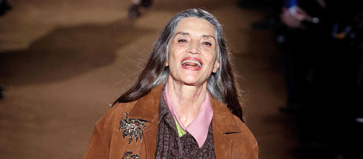La actriz Ángela Molina en el desfile de Miu Miu, en la Paris Fashion Week
