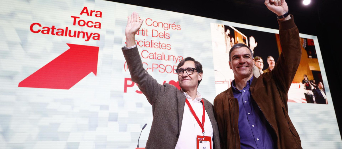 El presidente del Gobierno, Pedro Sánchez, y el primer secretario del PSC, Salvador Illa