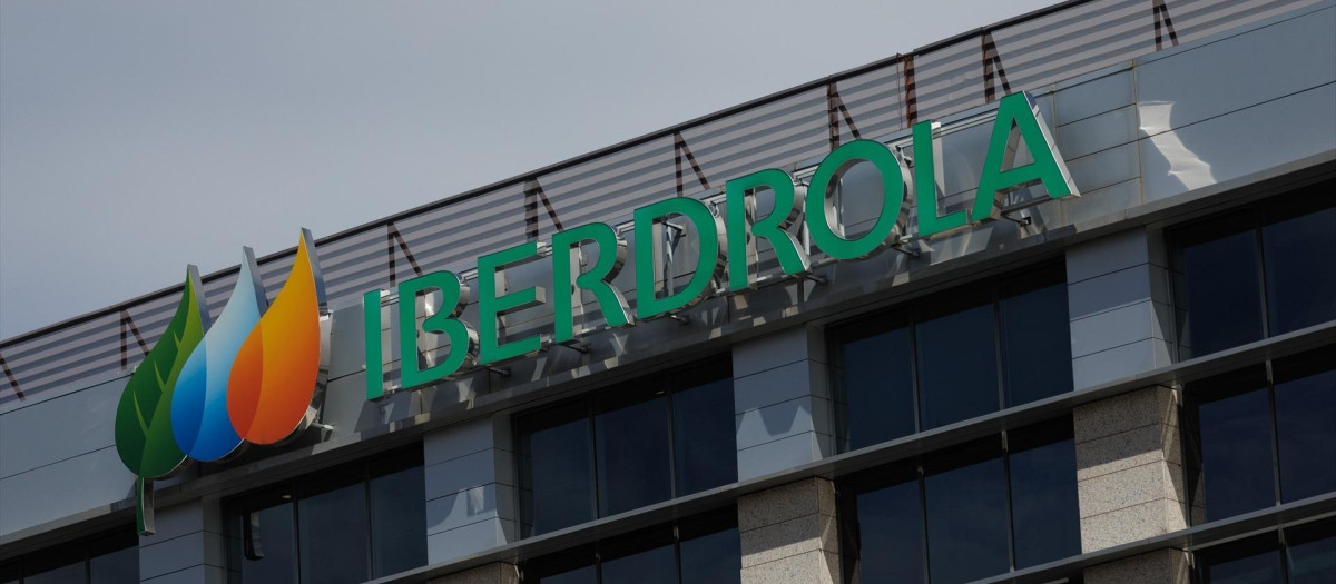 Fachada de la sede de Iberdrola en Madrid (España).