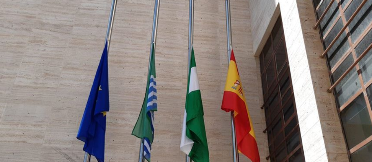 Banderas a media asta en señal de duelo en El Ejido