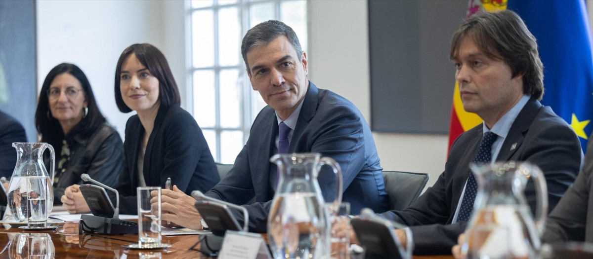 La ministra de Universidades, Ciencia e Innovación, Diana Morant y el presidente del Gobierno, Pedro Sánchez