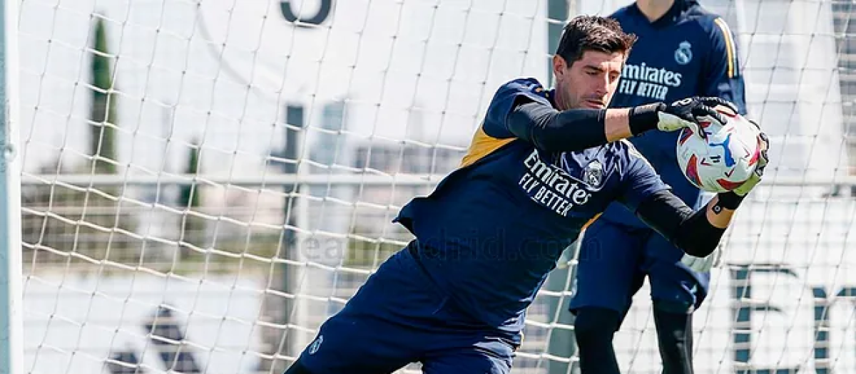 Courtois en un entrenamiento con el Real Madrid