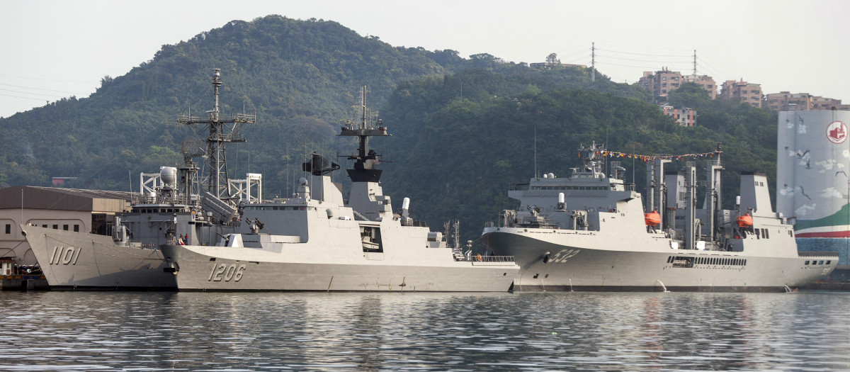 Buques de guerra taiwaneses en el Puerto de Keelung
