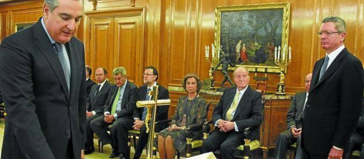 El vocal del CGPJ Enrique Lucas, tomando posesión de su cargo, en 2013