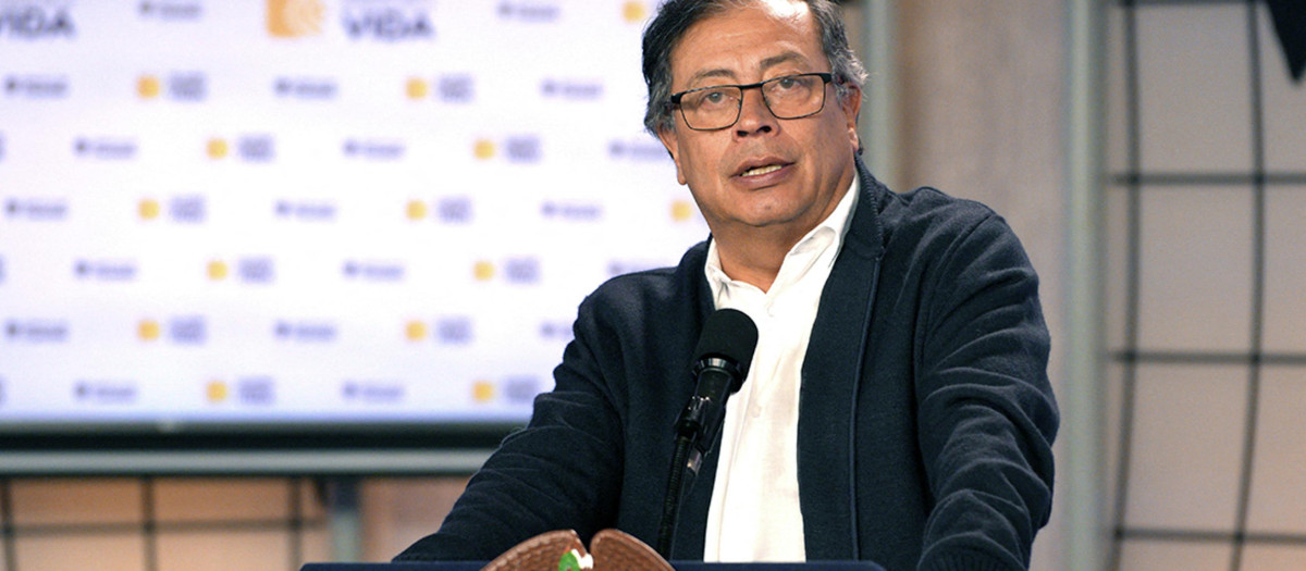 El presidente de Colombia, Gustavo Petro, hablando durante un programa de televisión oficial en Bogotá
 - RESTRICTED TO EDITORIAL USE - MANDATORY CREDIT 'AFP PHOTO /  COLOMBIA'S PRESIDENCY PRESS OFFICE' - NO MARKETING - NO ADVERTISING CAMPAIGNS - DISTRIBUTED AS A SERVICE TO CLIENTS / The erroneous mention[s] appearing in the metadata of this photo by Handout has been modified in AFP systems in the following manner: [on March 12, 2024] instead of [on March 18, 2024]. Please immediately remove the erroneous mention[s] from all your online services and delete it (them) from your servers. If you have been authorized by AFP to distribute it (them) to third parties, please ensure that the same actions are carried out by them. Failure to promptly comply with these instructions will entail liability on your part for any continued or post notification usage. Therefore we thank you very much for all your attention and prompt action. We are sorry for the inconvenience this notification may cause and remain at your disposal for any further information you may require.