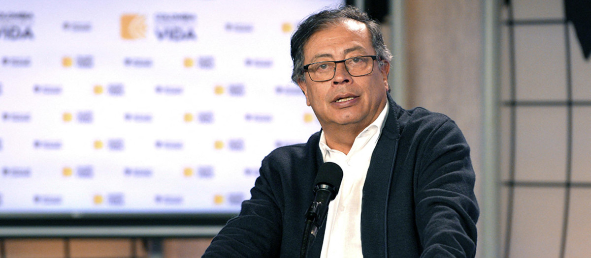El presidente de Colombia, Gustavo Petro, hablando durante un programa de televisión oficial en Bogotá
 - RESTRICTED TO EDITORIAL USE - MANDATORY CREDIT 'AFP PHOTO /  COLOMBIA'S PRESIDENCY PRESS OFFICE' - NO MARKETING - NO ADVERTISING CAMPAIGNS - DISTRIBUTED AS A SERVICE TO CLIENTS / The erroneous mention[s] appearing in the metadata of this photo by Handout has been modified in AFP systems in the following manner: [on March 12, 2024] instead of [on March 18, 2024]. Please immediately remove the erroneous mention[s] from all your online services and delete it (them) from your servers. If you have been authorized by AFP to distribute it (them) to third parties, please ensure that the same actions are carried out by them. Failure to promptly comply with these instructions will entail liability on your part for any continued or post notification usage. Therefore we thank you very much for all your attention and prompt action. We are sorry for the inconvenience this notification may cause and remain at your disposal for any further information you may require.