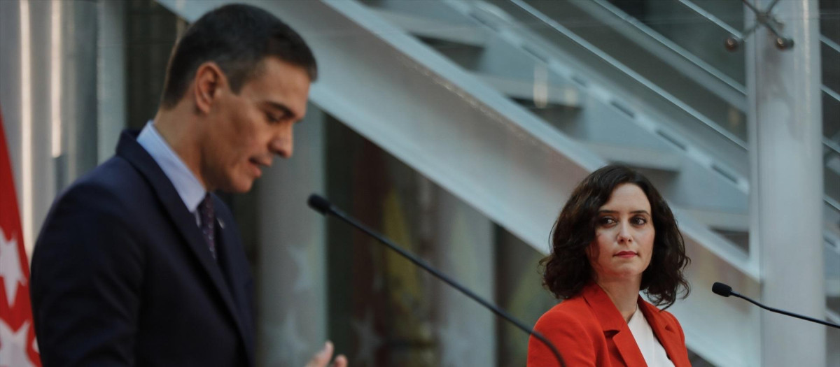 El presidente del Gobierno, Pedro Sánchez, y la presidenta de la Comunidad de Madrid, Isabel Díaz Ayuso