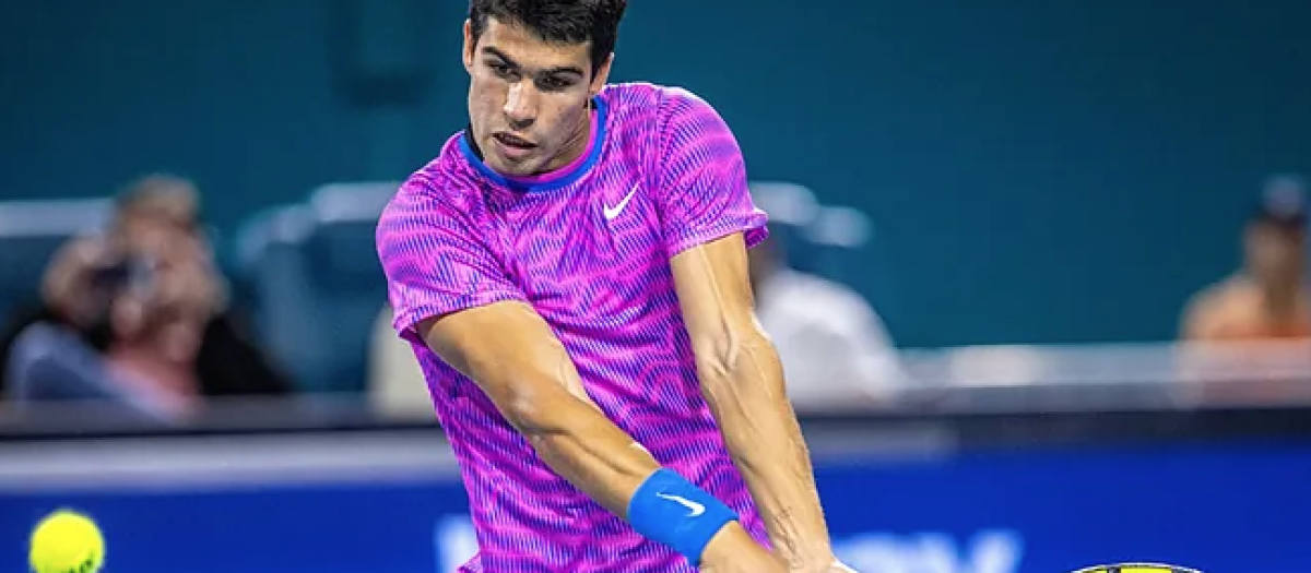 Carlos Alcaraz ya está en octavos de final del Miami Open.