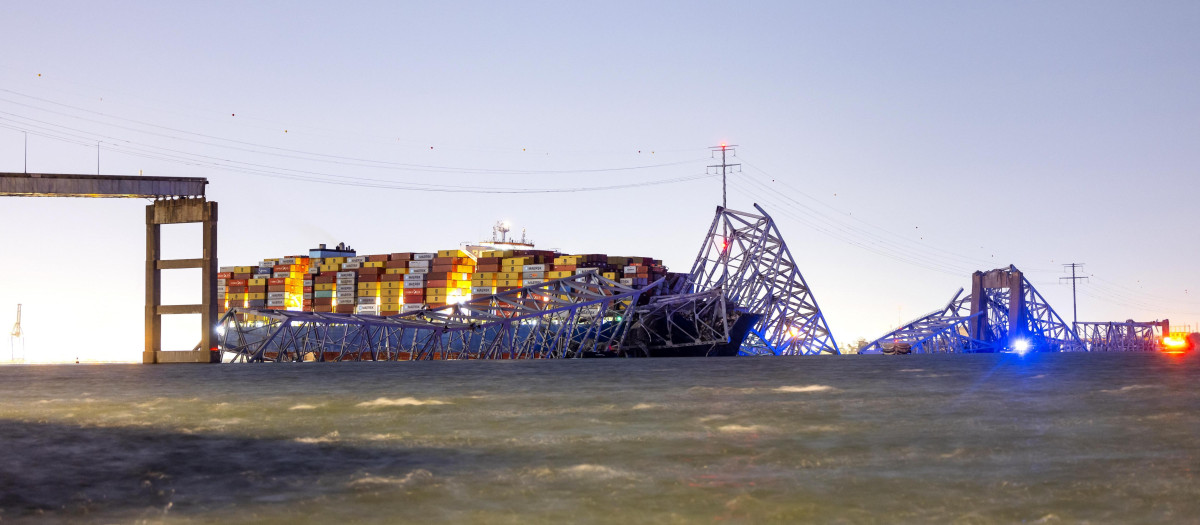 El carguero DALI, con bandera de Singapur, viajaba de Baltimore a Colombo, Sri Lanka, ha confirmado MarineTraffic.