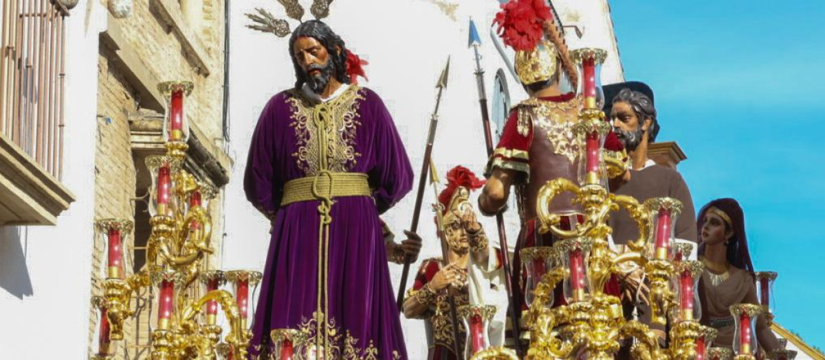 La hermandad del Císter estrena un Martes Santo que busca desafiar los sobresaltos