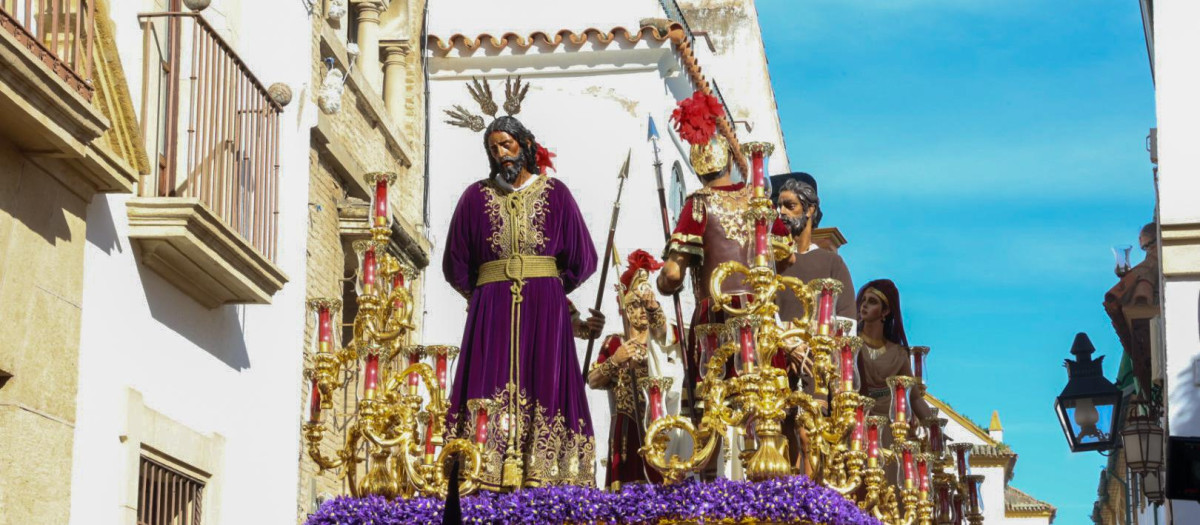 La hermandad del Císter estrena un Martes Santo que busca desafiar los sobresaltos